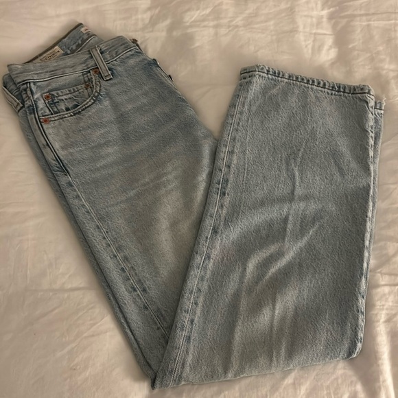 Levi's | Ribcage Straight Ankle in Middle Road | Size 25 - Picture 2 of 6